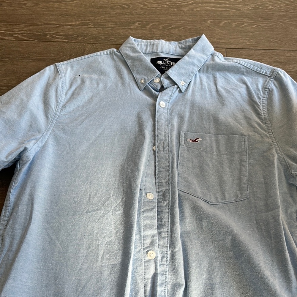 Teen boy size small Hollister button down shirt. Light blue